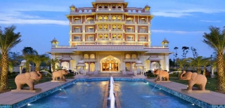 Stand witness to the glory of bygone era by staying in these heritage hotels of India